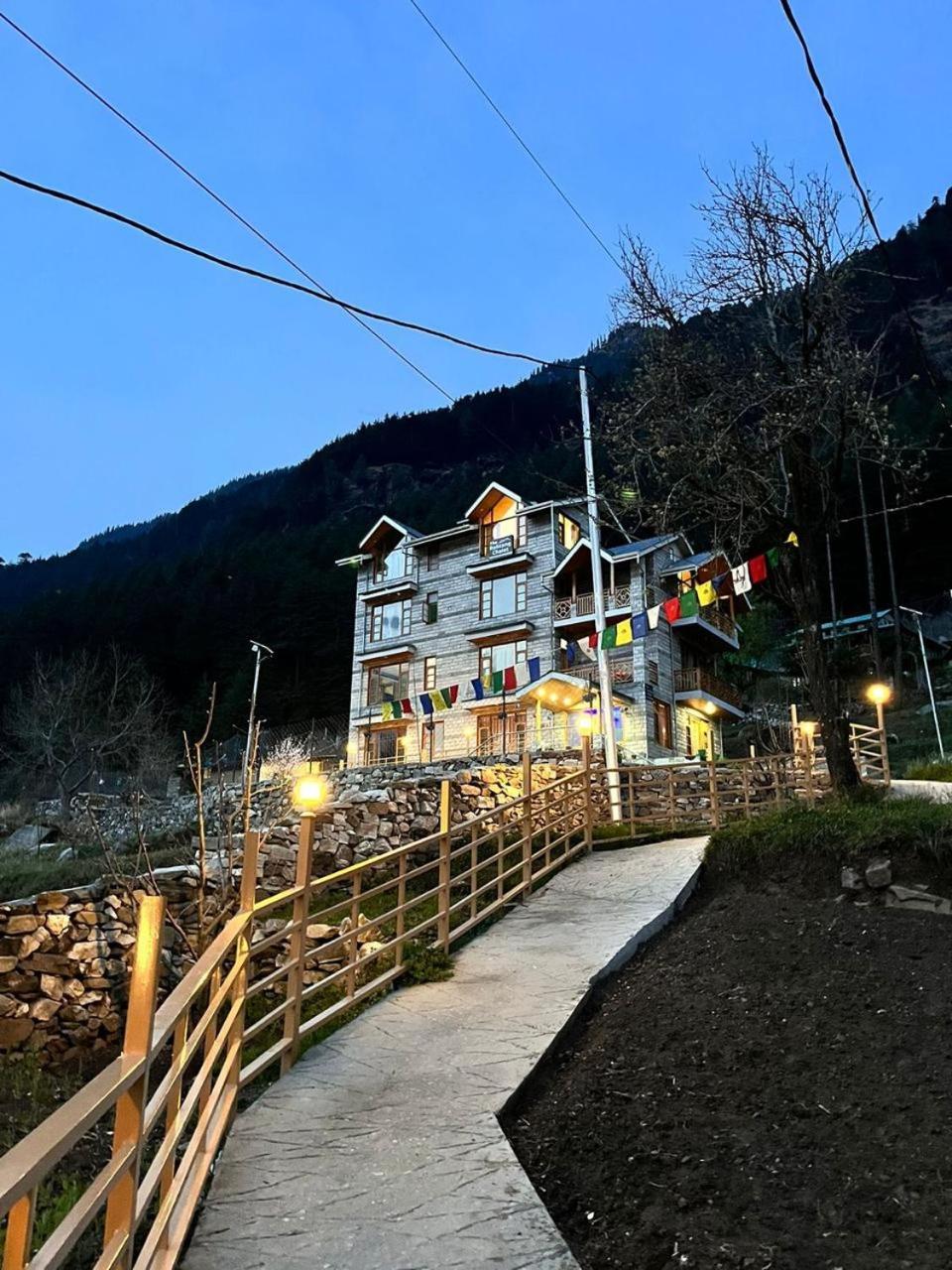 The Rohtang Chalet Hotell Manāli Exteriör bild