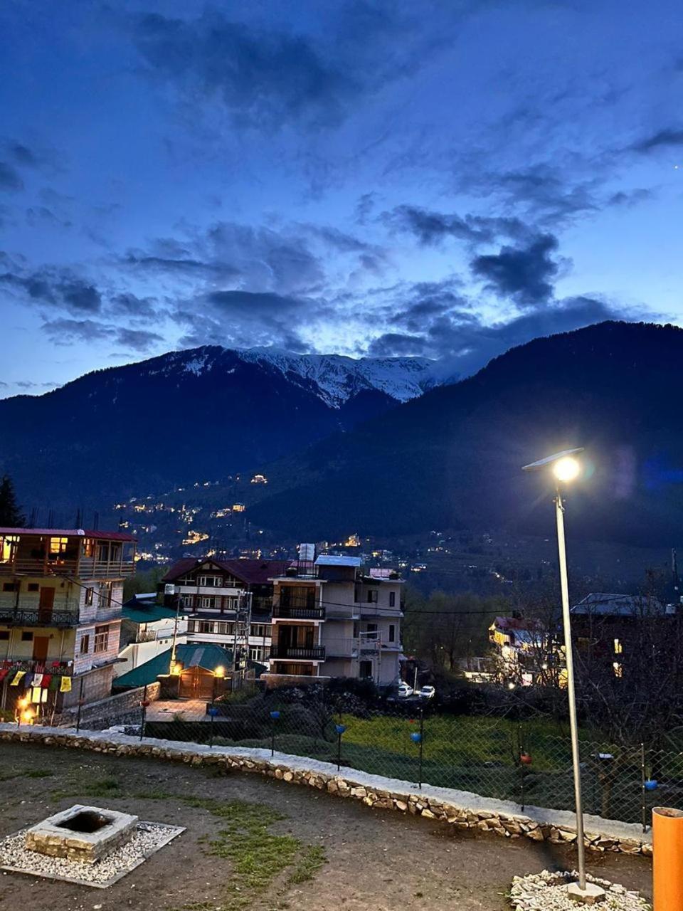 The Rohtang Chalet Hotell Manāli Exteriör bild