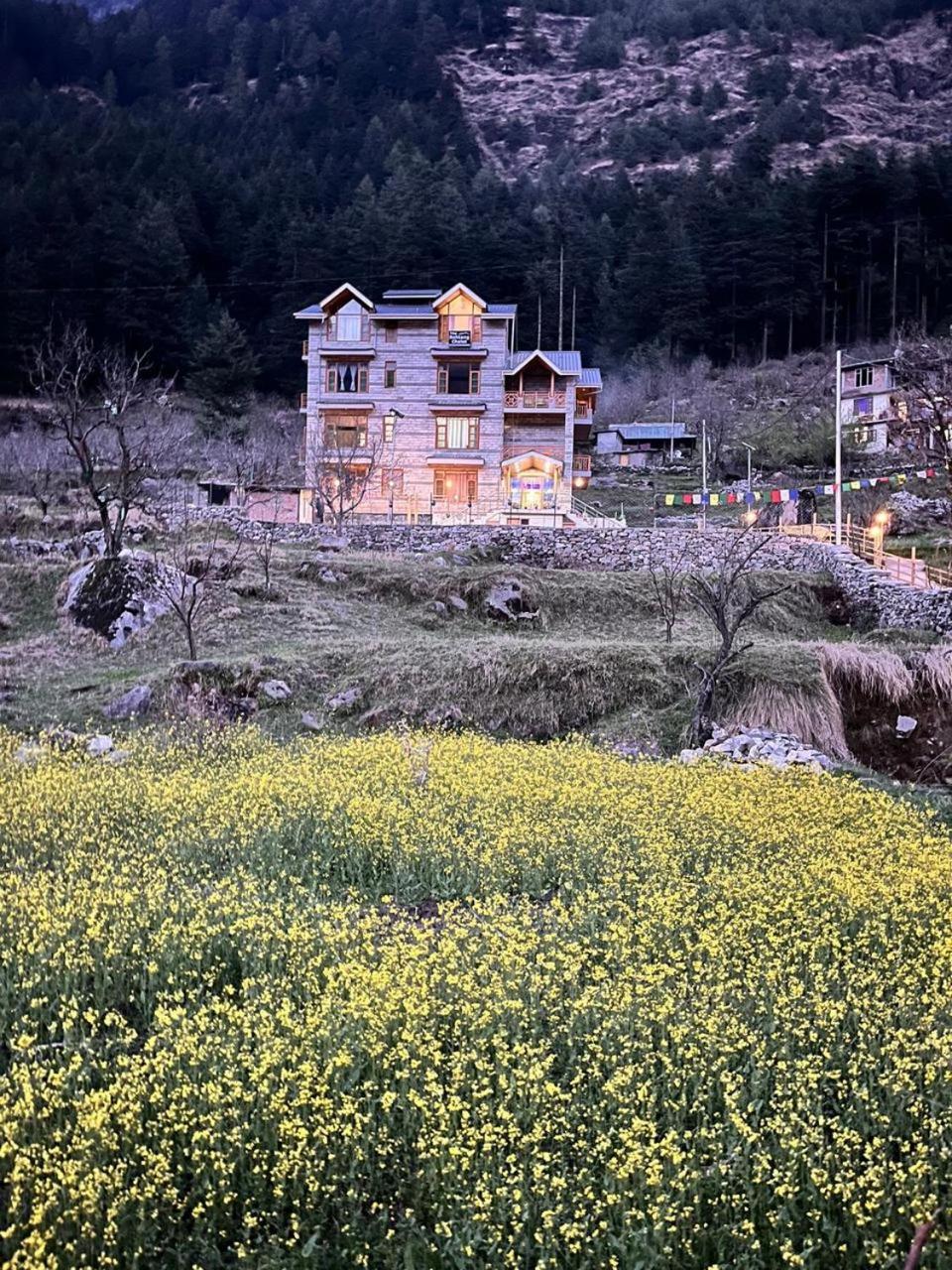 The Rohtang Chalet Hotell Manāli Exteriör bild