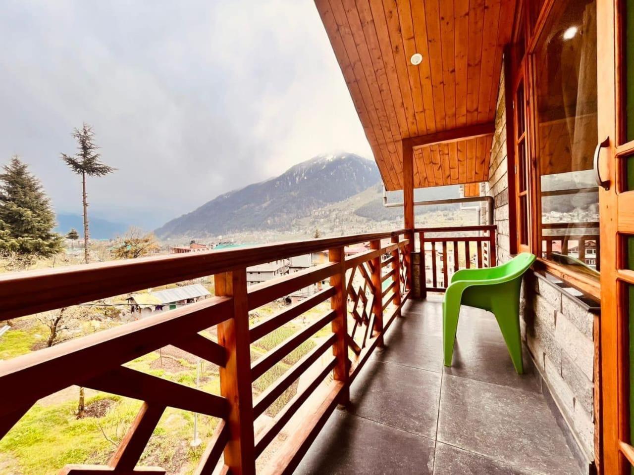 The Rohtang Chalet Hotell Manāli Exteriör bild
