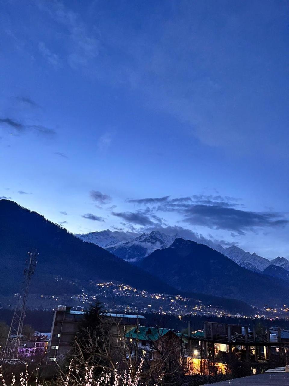The Rohtang Chalet Hotell Manāli Exteriör bild