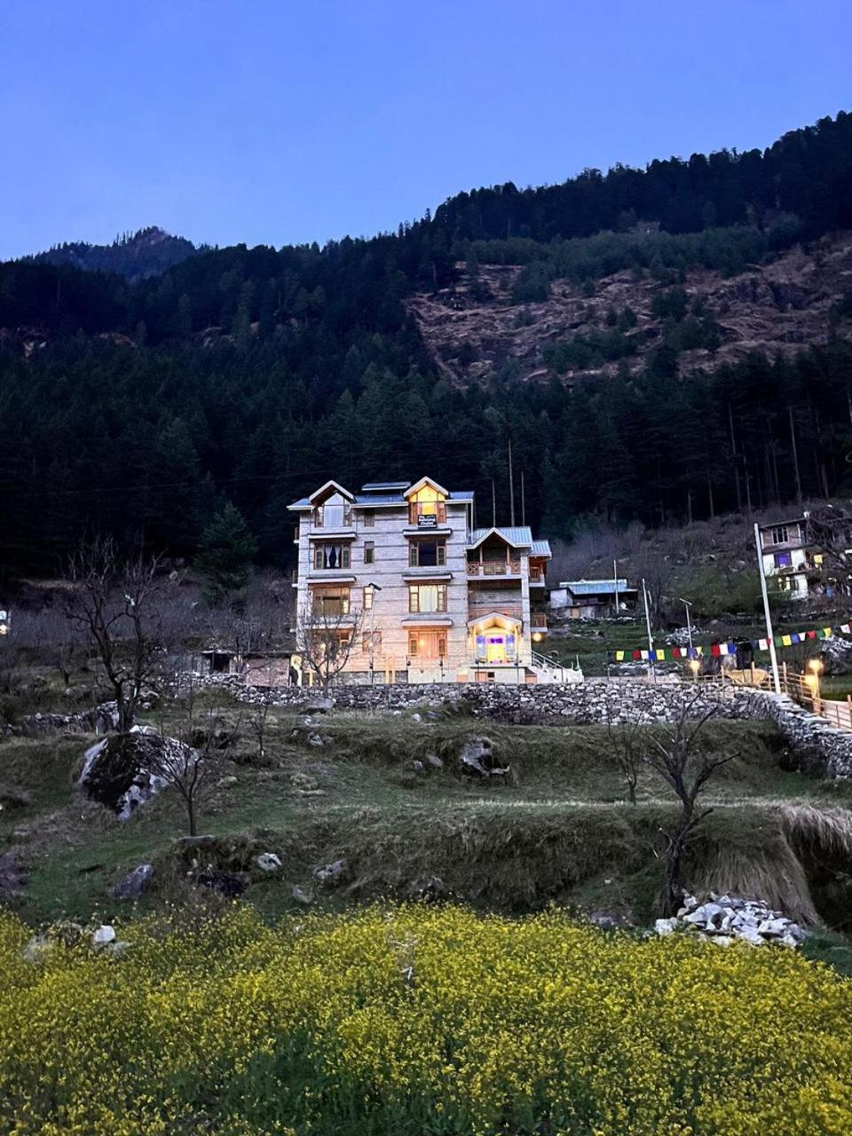 The Rohtang Chalet Hotell Manāli Exteriör bild