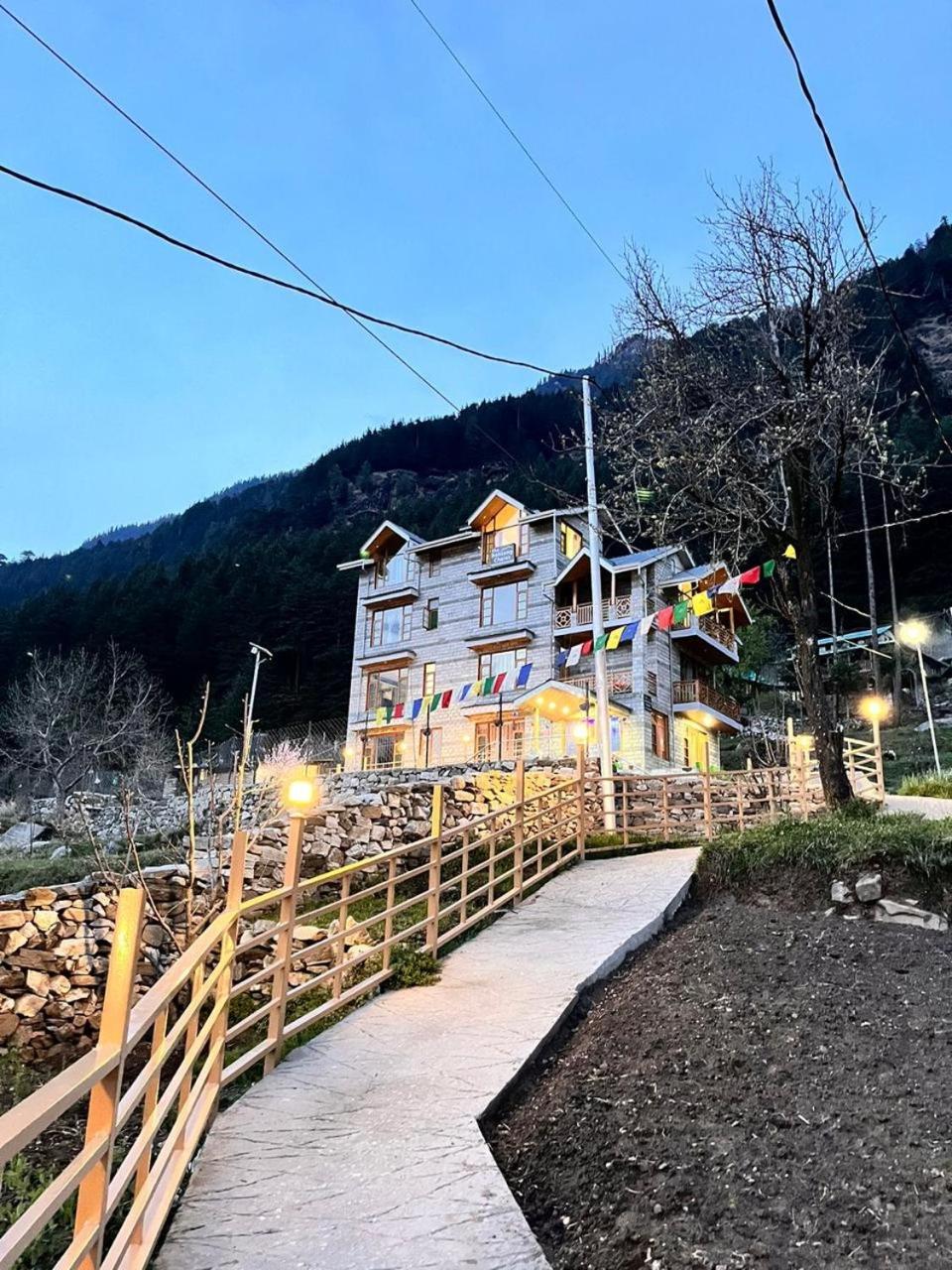 The Rohtang Chalet Hotell Manāli Exteriör bild